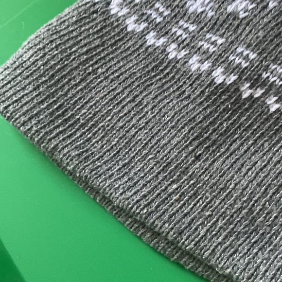 Fleece-lined snowflake grey beanie - Picture 9 of 15